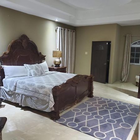 The Palms- Caribbean Estates -10 Minutes From The Beach- Gated Community Portmore Exterior foto